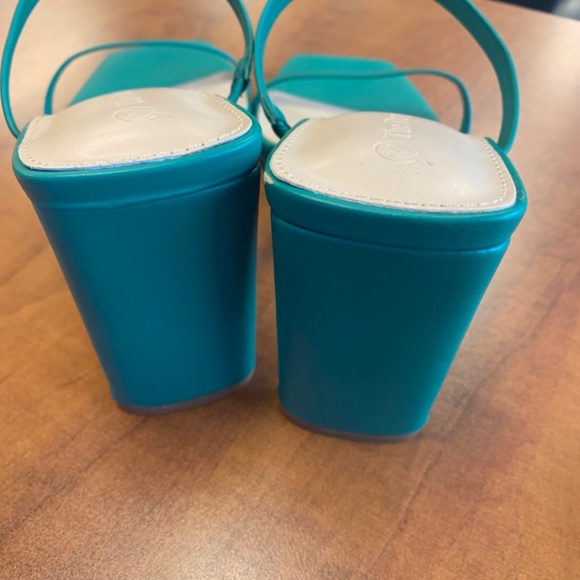 Sandals - Picture 3 of 6